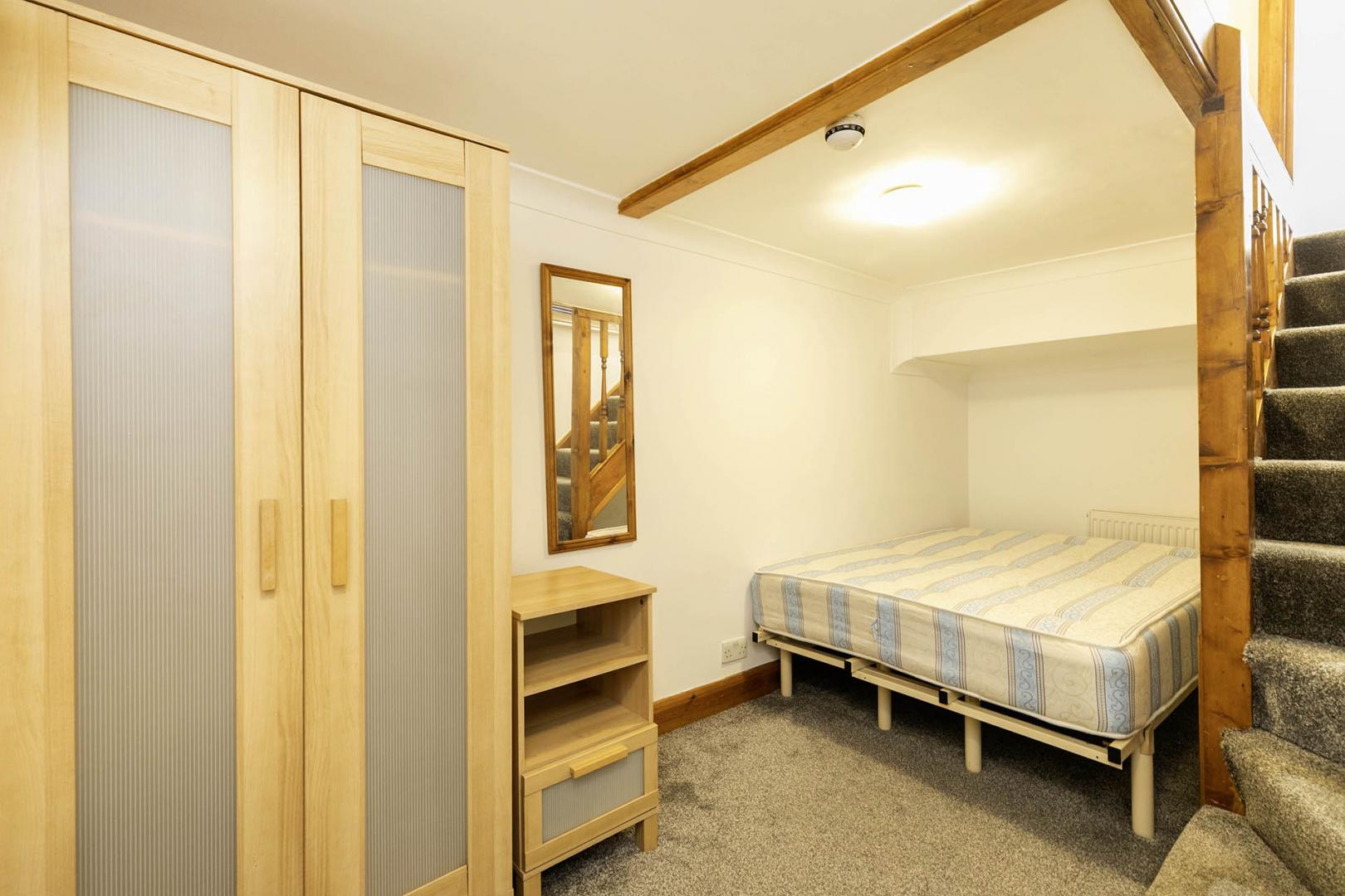 			1 Bedroom, 1 bath, 1 reception Flat			 Heathfield Park, Willesden Green (Council tax, Gas+ Water Included)